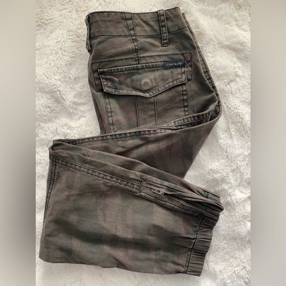 SANCTUARY Peace Trooper Camo jogger pants with side zipper at the hem. Size 25 - Picture 11 of 14